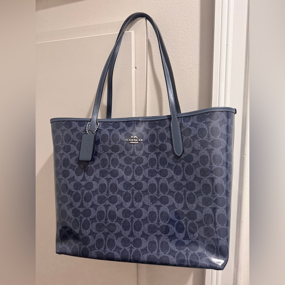 💙BRAND NEW COACH CITY TOTE BAG IN SIGNATURE CANVAS💙 SOLD OUT ONLINE
